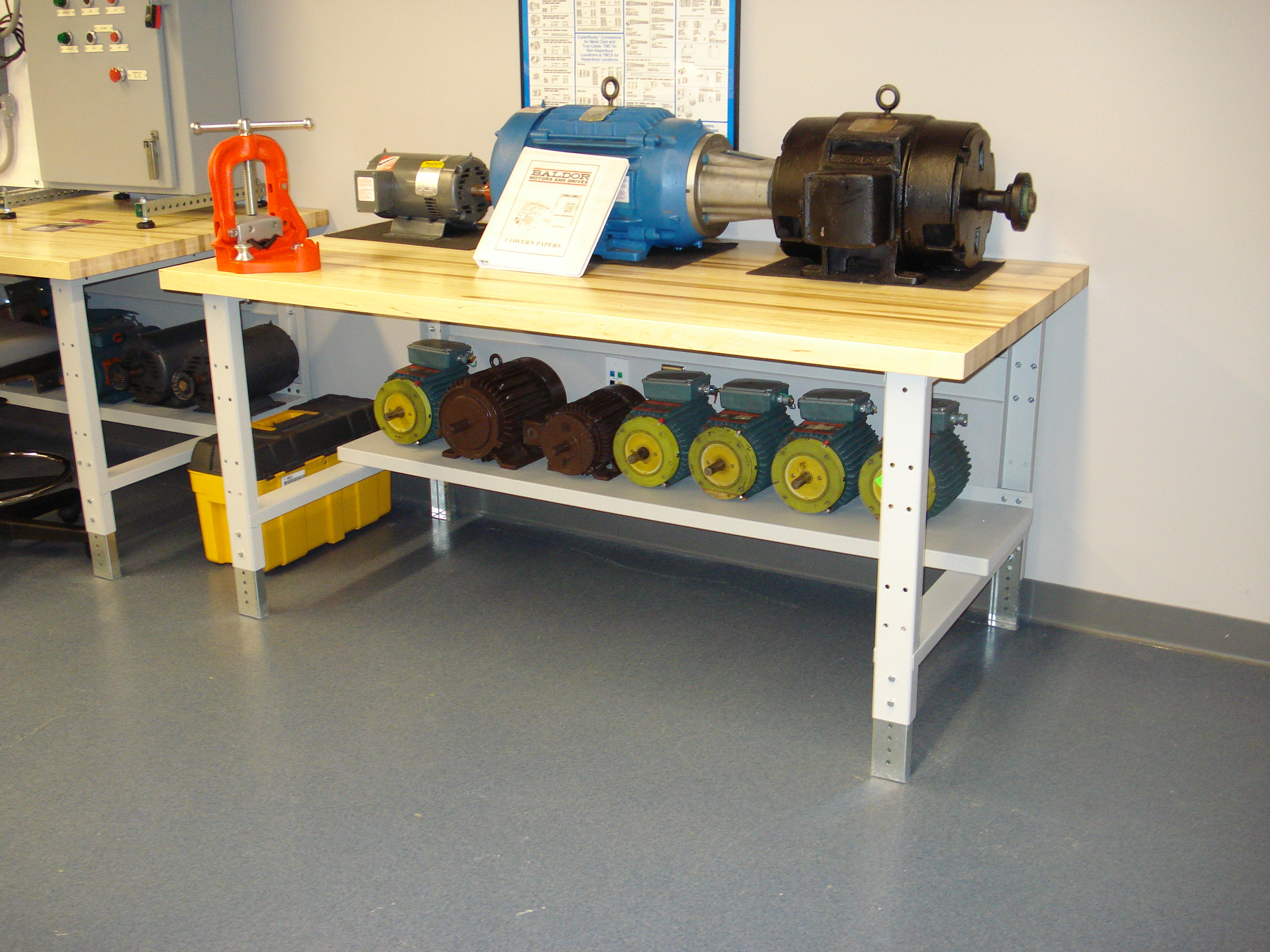 ADJUSTABLE HEIGHT WORKBENCHES